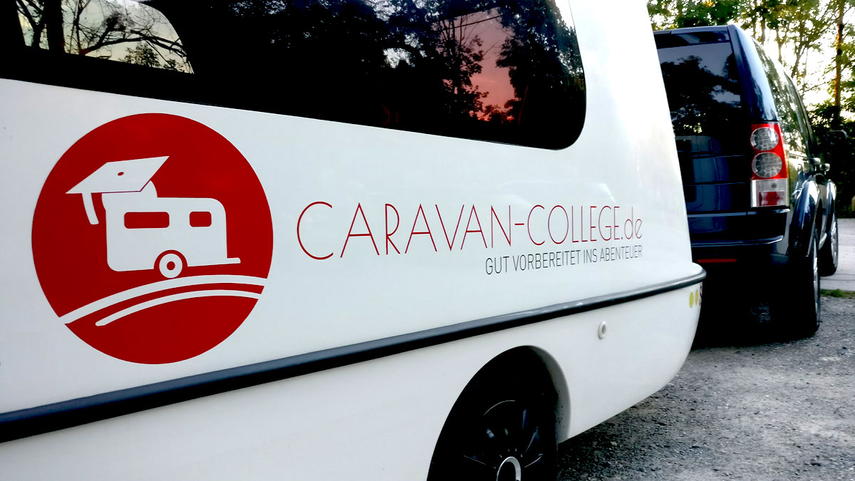 Caravan-College Sealander mit Schriftzug